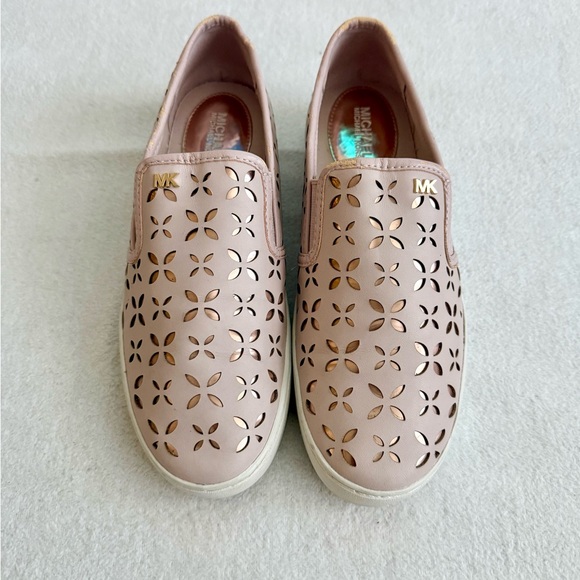 Michael Kors Light Pink Sip-on Sneakers Floral Cutout Size 7.5 - Picture 4 of 10